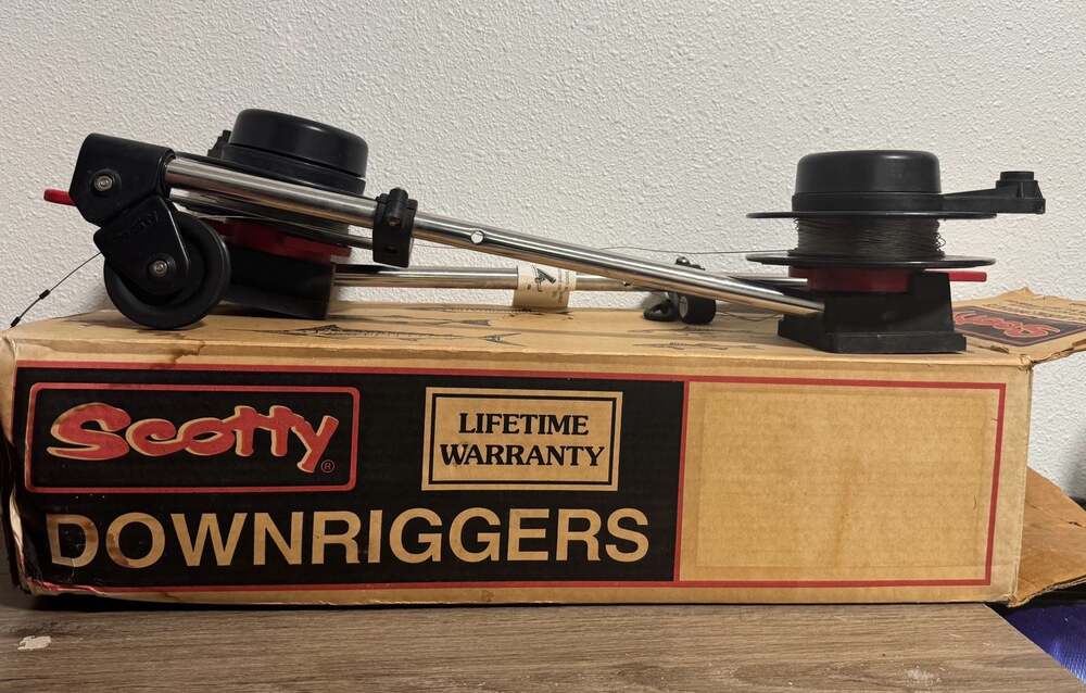 Scotty Depthmaster Compact Manual Downrigger Model 1050